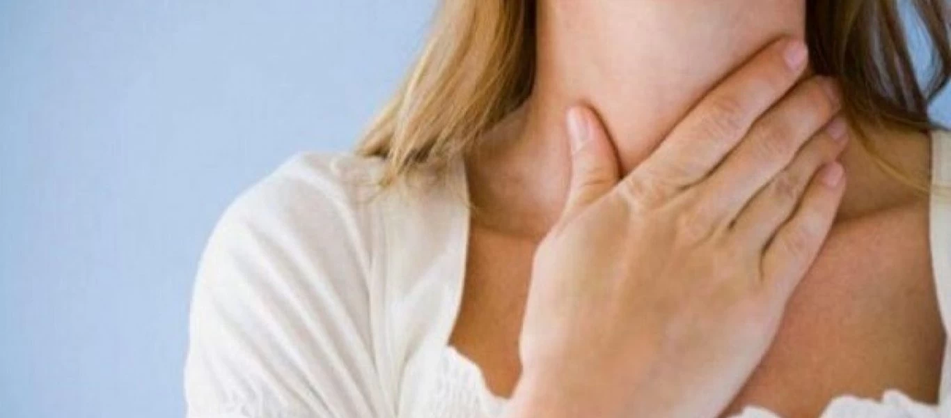 Προσοχή: Να τι πρέπει να κάνετε αν σας κάτσει κόκαλο από ψάρι στον λαιμό